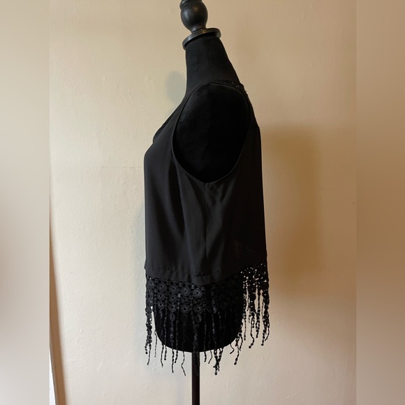 Monteau Los Angeles Black lace/fringe combo sleeveless top, 3 buttons, size L - Picture 3 of 5